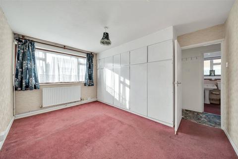 2 bedroom bungalow for sale, Wessex Drive, Erith, Kent, DA8