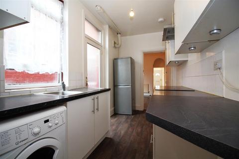 3 bedroom house to rent, Paton Street, Leicester