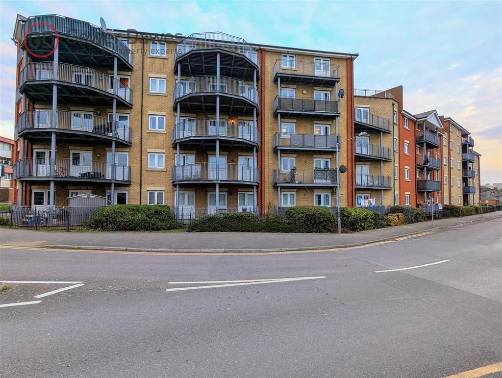 thames-road-grays-2-bed-apartment-210-000