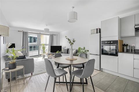 2 bedroom flat for sale - Bridges Court Road, London, SW11