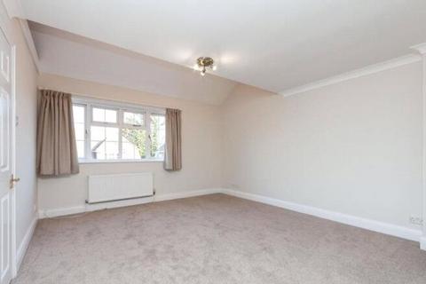 3 bedroom apartment for sale, The Courtyard, 13-15 Claremont Road, West Byfleet