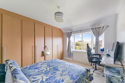 29 Killester Gardens, Worcester Park, KT4 8UA