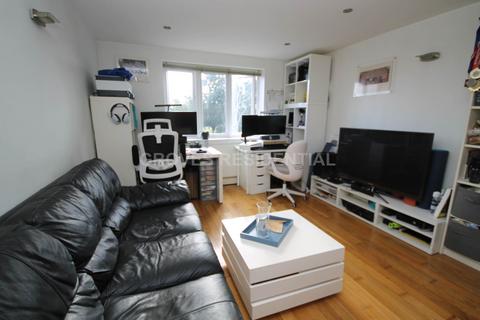 1 bedroom flat for sale, Olympic Court, New Malden