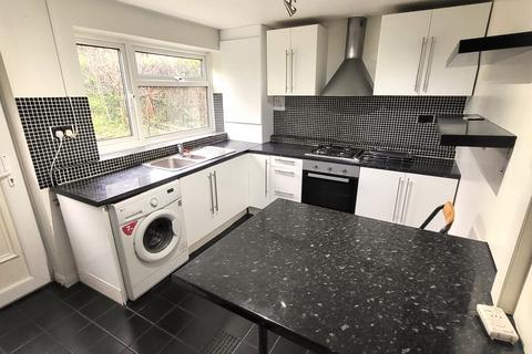 2 bedroom semi-detached house to rent, Birkdale Drive, Leeds LS17