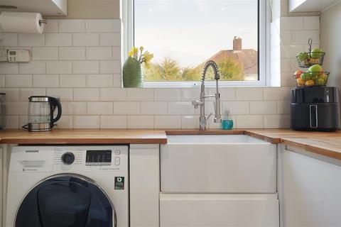30 Studfield Crescent, Sheffield, S6 4SR