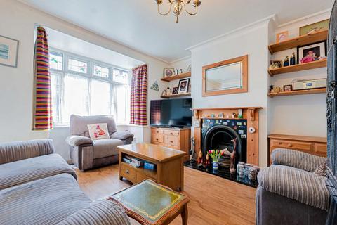 4 bedroom semi-detached house for sale, Walker Drive, Leigh-on-sea, SS9