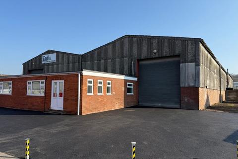 Industrial unit to rent - Barracks Road, Sandy Lane Industrial Estate