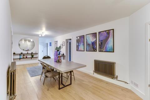 4 bedroom apartment to rent, South Parade, Southsea OPTIONAL FURNISHINGS