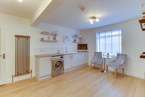 4 bedroom apartment to rent, South Parade, Southsea OPTIONAL FURNISHINGS