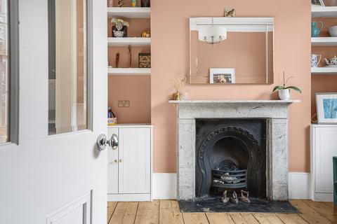 63 Sutherland Square, London, SE17 3EL