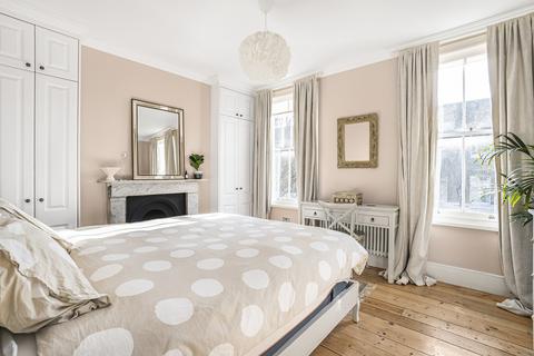 63 Sutherland Square, London, SE17 3EL