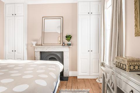 63 Sutherland Square, London, SE17 3EL