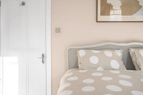 63 Sutherland Square, London, SE17 3EL