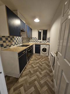 2 bedroom flat to rent, Anchor Close, Barking IG11