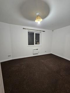 2 bedroom flat to rent, Anchor Close, Barking IG11