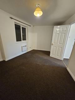 2 bedroom flat to rent, Anchor Close, Barking IG11