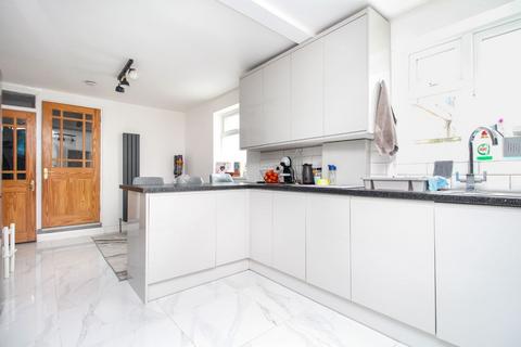 4 bedroom end of terrace house for sale, Ampthill Road, Bedford