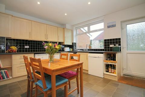 3 bedroom terraced house for sale, Smalewell Drive, Pudsey