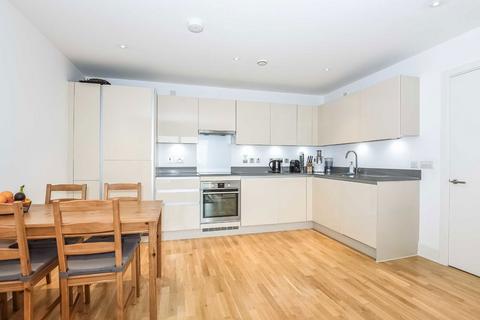 2 bedroom flat to rent, Streatham High Road, London SW16