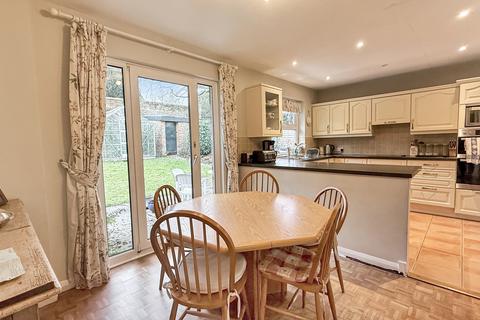 4 bedroom detached house for sale, Flowers Mead, Bratton