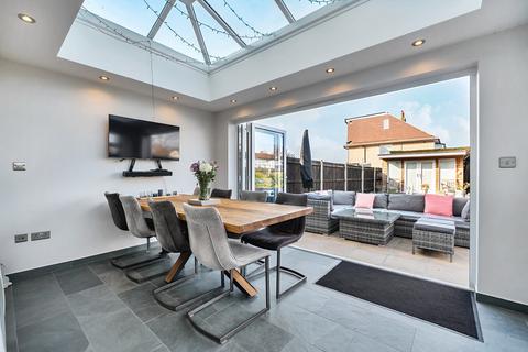 49 Culvers Avenue, Carshalton, SM5 2BN