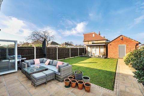 49 Culvers Avenue, Carshalton, SM5 2BN