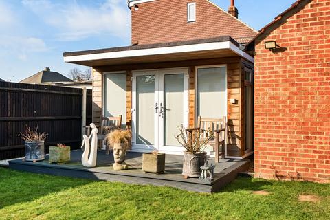 49 Culvers Avenue, Carshalton, SM5 2BN