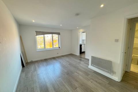 2 bedroom semi-detached house to rent, Micklefield Road, High Wycombe