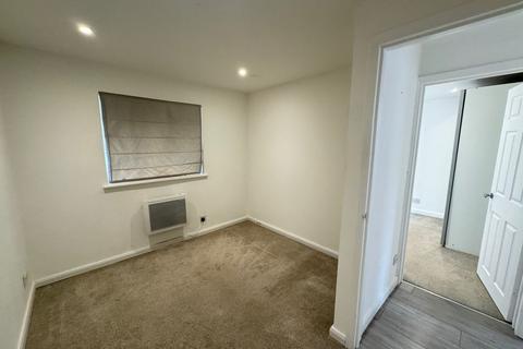 2 bedroom semi-detached house to rent, Micklefield Road, High Wycombe
