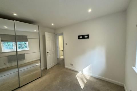 2 bedroom semi-detached house to rent, Micklefield Road, High Wycombe