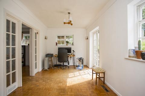 1 Broadcroft, Tunbridge Wells, TN2 5UG
