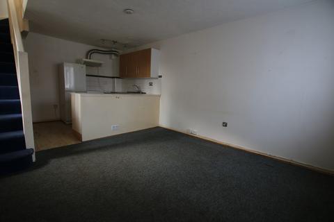 1 bedroom semi-detached house to rent, Colnbrook