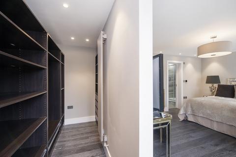 5 bedroom terraced house to rent, Court Close, Boydell Court, St Johns Wood NW8