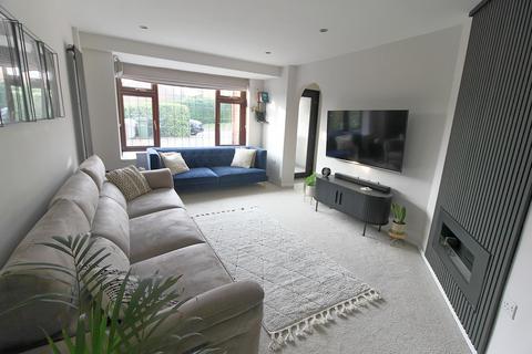 3 bedroom detached house for sale, Waveney Rise, Oadby, Leicester