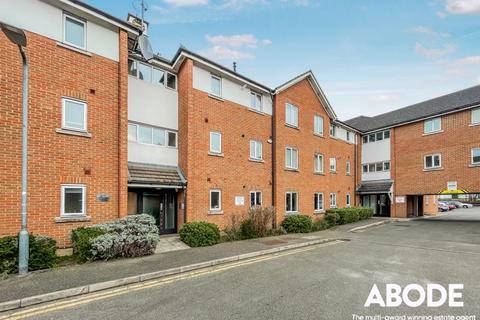 * LOVELY OUTSIDE SUN BALCONY WITH VIEW OVER GARDENS * NO ONWARD CHAIN * Fielding Way, Westcliff-On-Sea