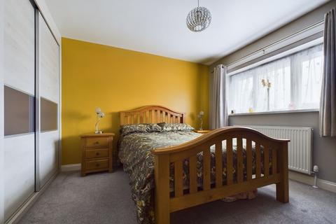 17 Strathmore Crescent, Wombourne, Wolverhampton, WV5 9BD