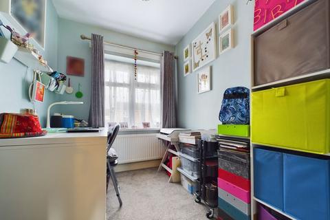 17 Strathmore Crescent, Wombourne, Wolverhampton, WV5 9BD