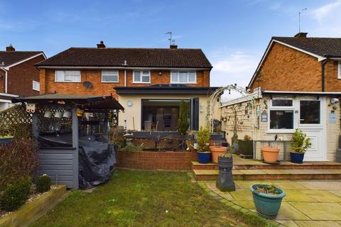 17 Strathmore Crescent, Wombourne, Wolverhampton, WV5 9BD