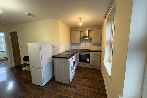 2 bedroom apartment to rent, 24a Balfour Road