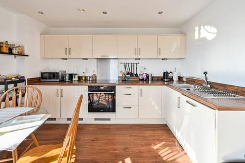 2 bedroom flat for sale, Guildford Road, Woking, GU22