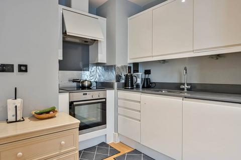 1 bedroom flat for sale, Lavender Park Road, West Byfleet, KT14