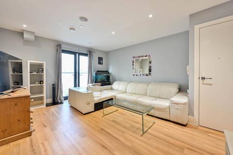 1 bedroom flat for sale, Lavender Park Road, West Byfleet, KT14