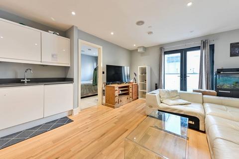 1 bedroom flat for sale, Lavender Park Road, West Byfleet, KT14