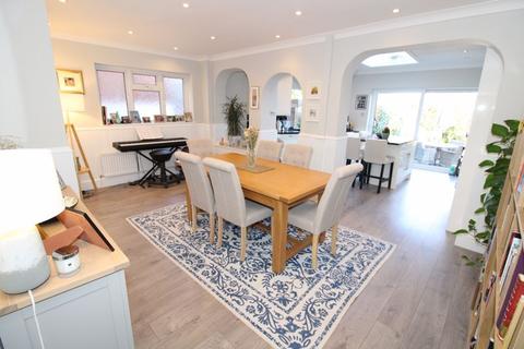 157 Chipstead Way, Woodmansterne, Banstead, SM7 3JL