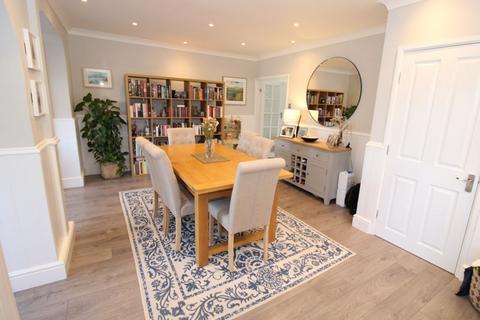 157 Chipstead Way, Woodmansterne, Banstead, SM7 3JL