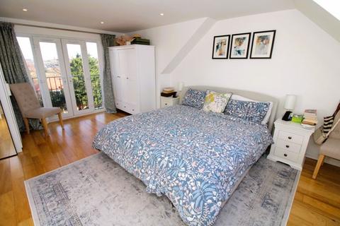 157 Chipstead Way, Woodmansterne, Banstead, SM7 3JL