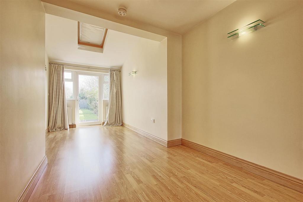 Bedroom 1.jpg