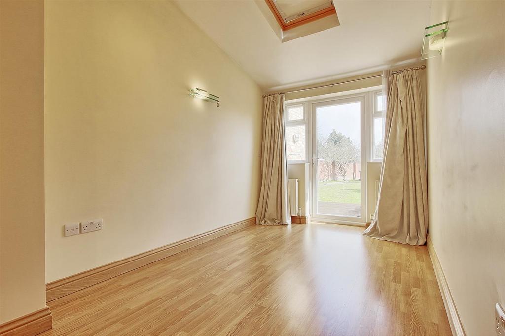 Bedroom 1 - 2.jpg