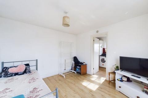 104 Henry Road, Gloucester, GL1 3DX