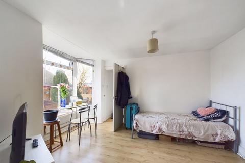 104 Henry Road, Gloucester, GL1 3DX